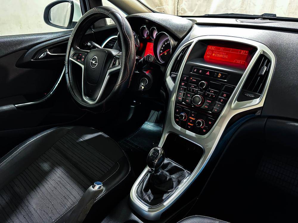 opel-astra-2014-diesel-1598cc