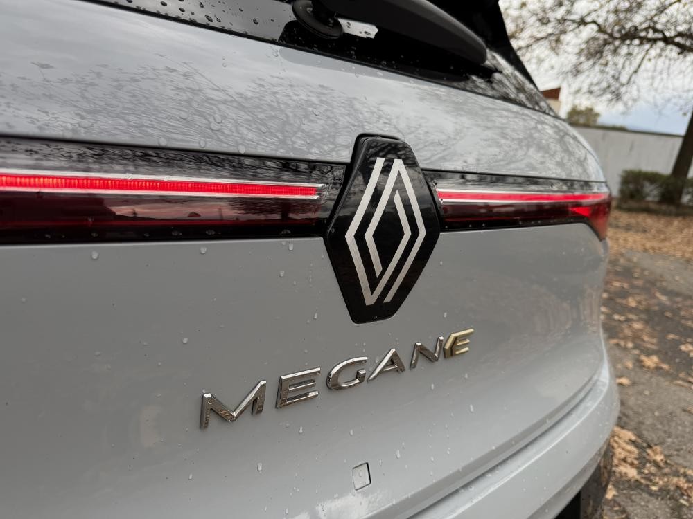 renault-megane-e-tech-2022-eletrico-0cc
