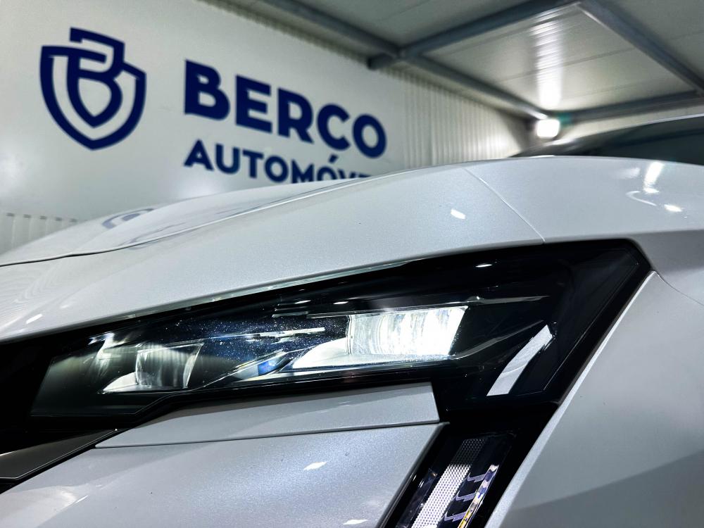 peugeot-308-2022-hibrido-a-gasolina-1598cc