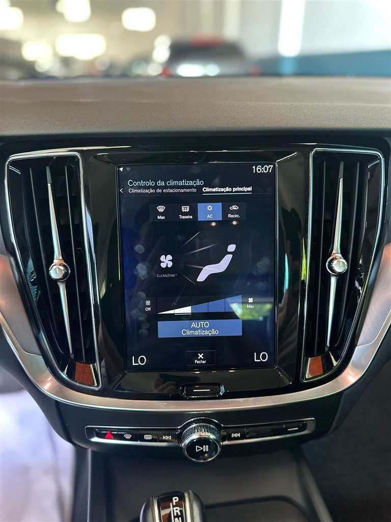 volvo-v60-2019-diesel-1969cc