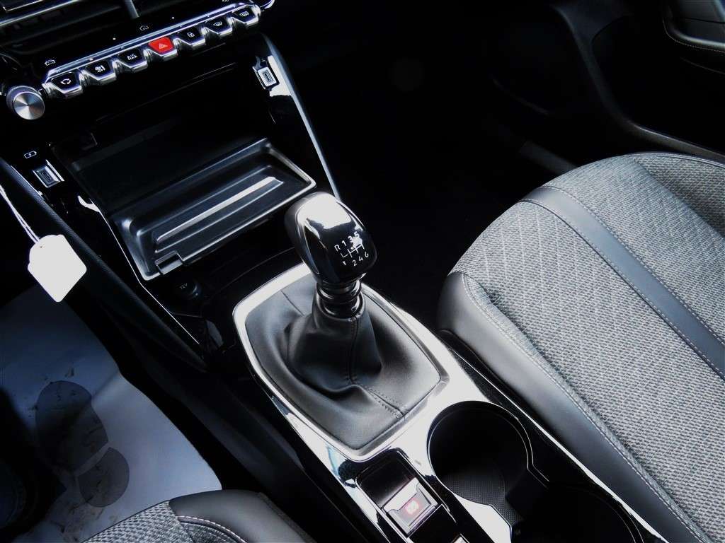 peugeot-2008-2024-gasolina-1199cc