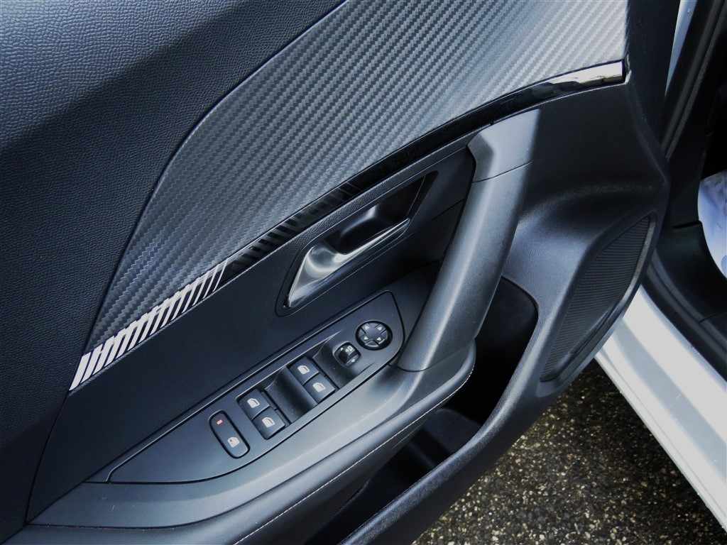 peugeot-2008-2024-gasolina-1199cc