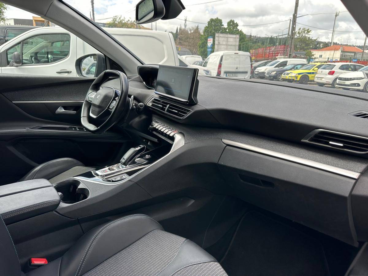 peugeot-5008-2022-diesel-1499cc
