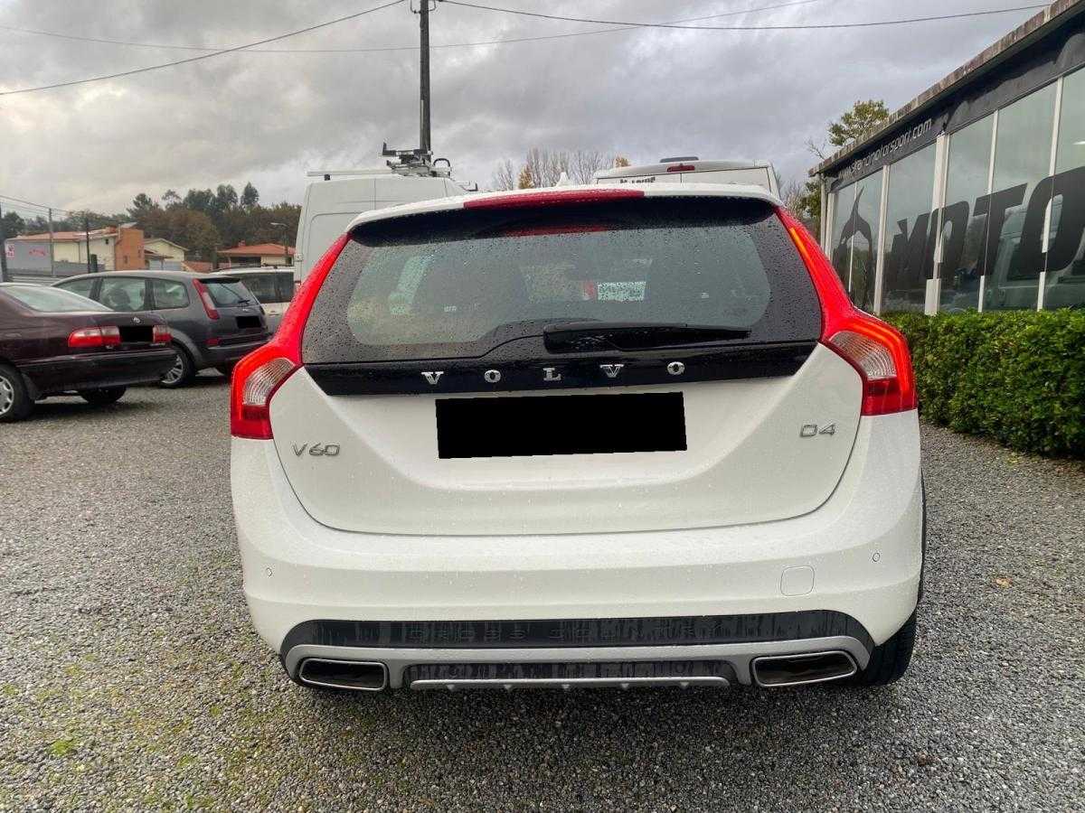 volvo-v60-cross-country-2018-diesel-1969cc