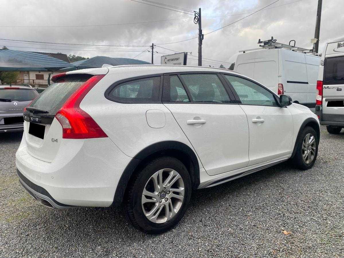 volvo-v60-cross-country-2018-diesel-1969cc