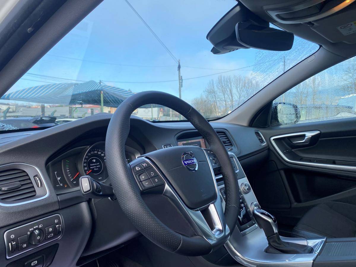 volvo-v60-cross-country-2018-diesel-1969cc
