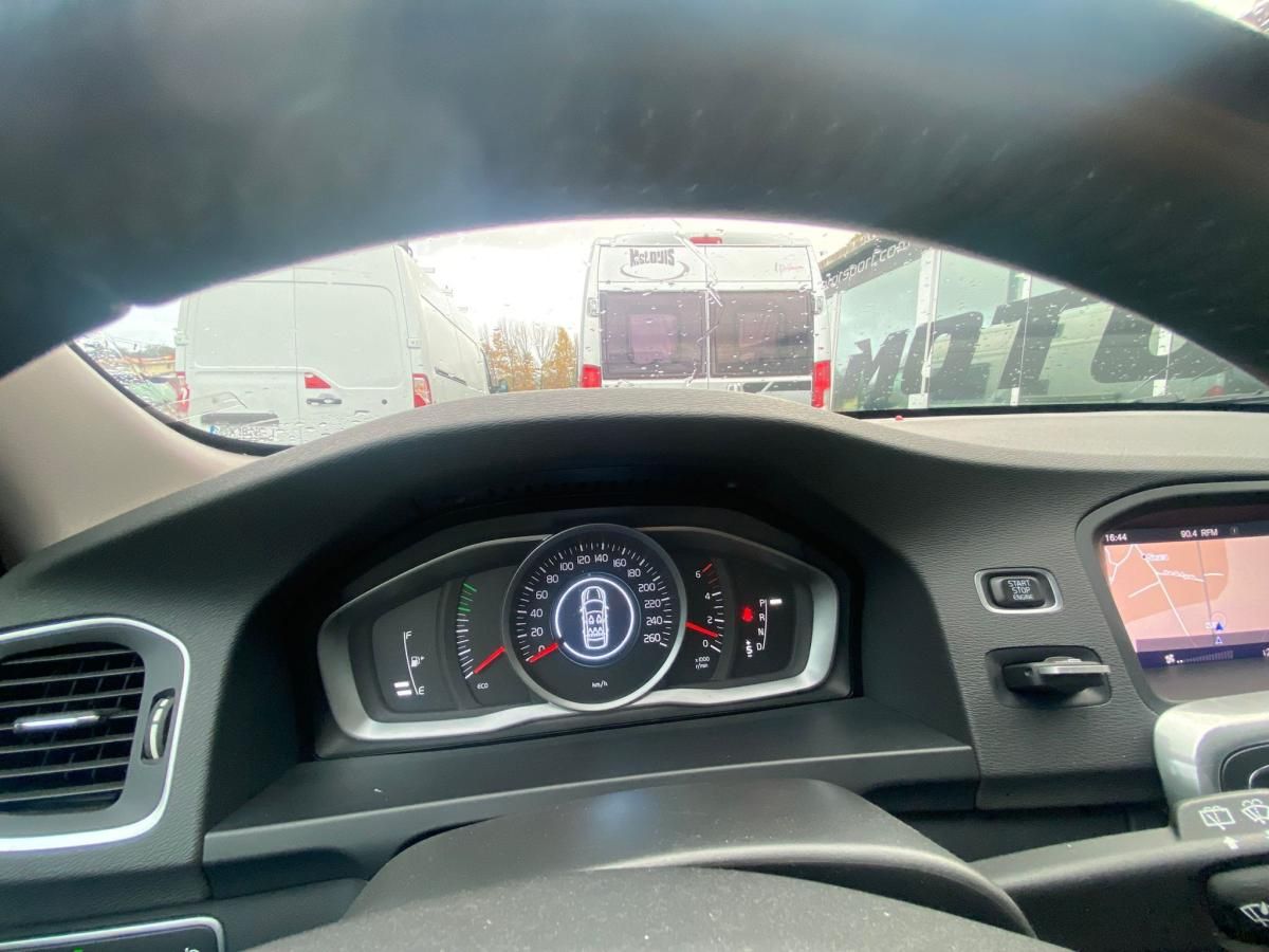 volvo-v60-cross-country-2018-diesel-1969cc