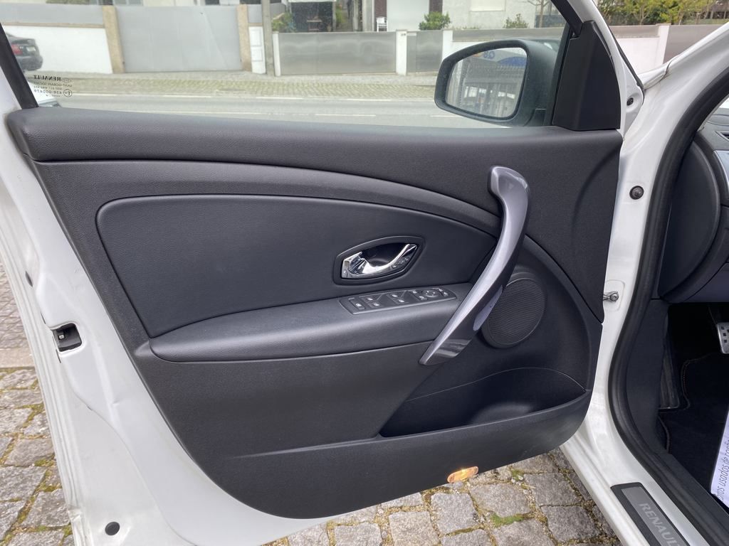 renault-megane-sport-tourer-2014-diesel-1598cc