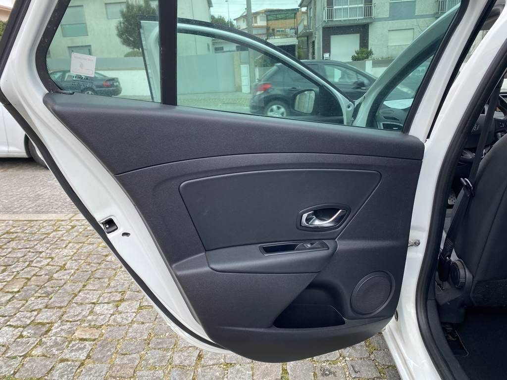 renault-megane-sport-tourer-2014-diesel-1598cc