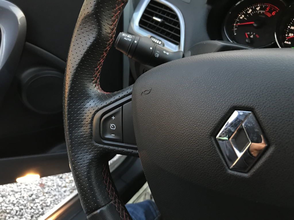 renault-megane-sport-tourer-2014-diesel-1598cc