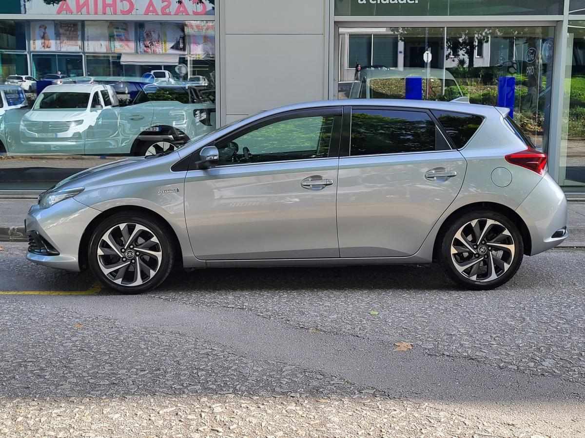 toyota-auris-2015-hibrido-a-gasolina-1798cc