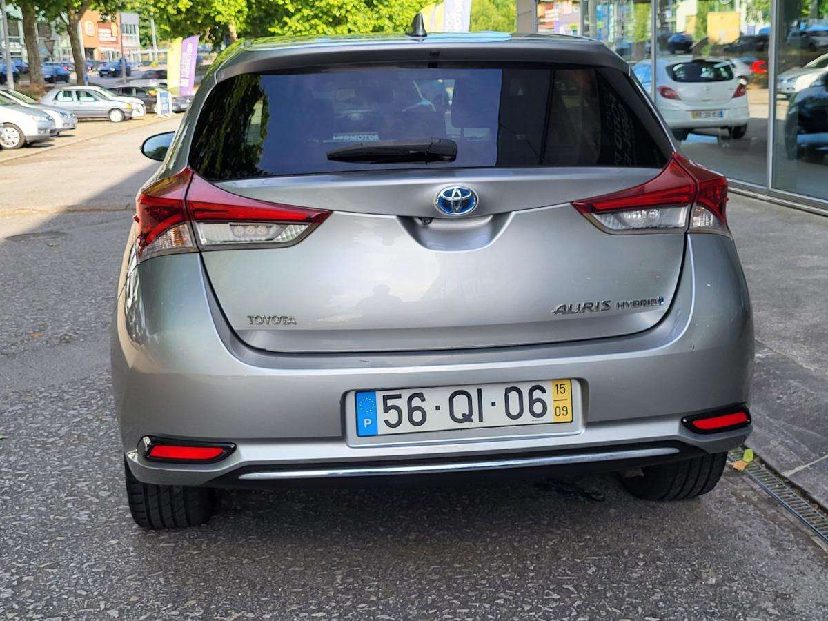 toyota-auris-2015-hibrido-a-gasolina-1798cc