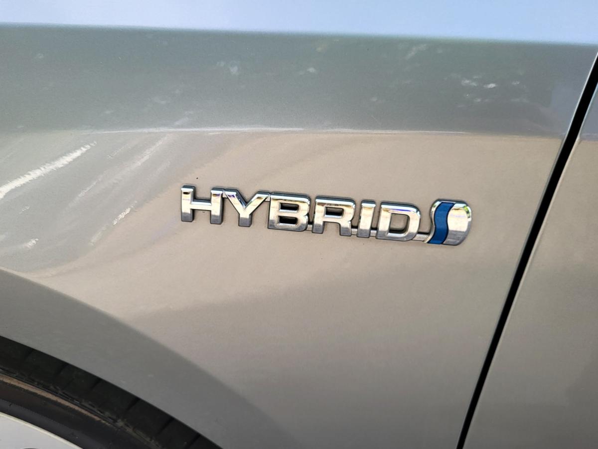 toyota-auris-2015-hibrido-a-gasolina-1798cc