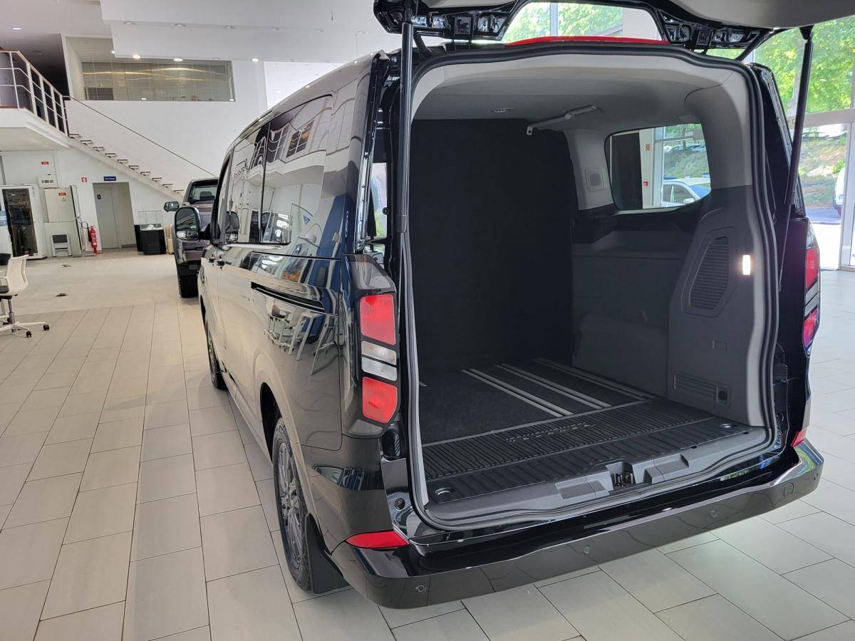 ford-tourneo-custom-2026-hibrido-a-gasolina-2488cc