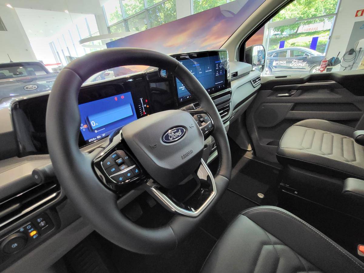 ford-tourneo-custom-2026-hibrido-a-gasolina-2488cc