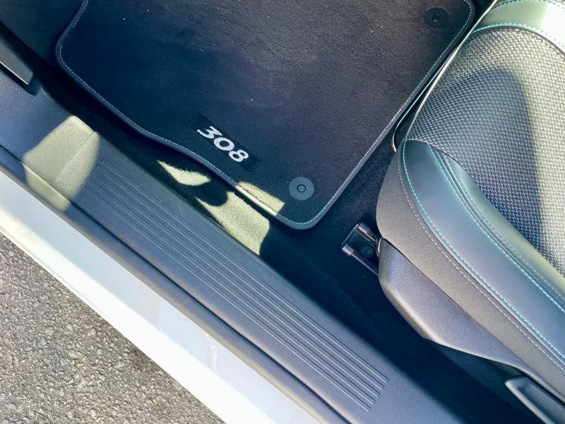 peugeot-308-sw-2023-gasolina-1199cc