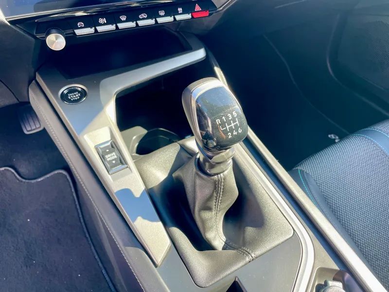 peugeot-308-sw-2023-gasolina-1199cc