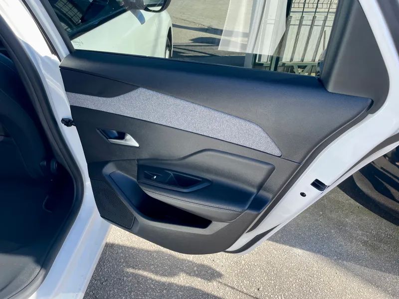 peugeot-308-sw-2023-gasolina-1199cc