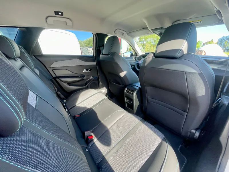 peugeot-308-sw-2023-gasolina-1199cc