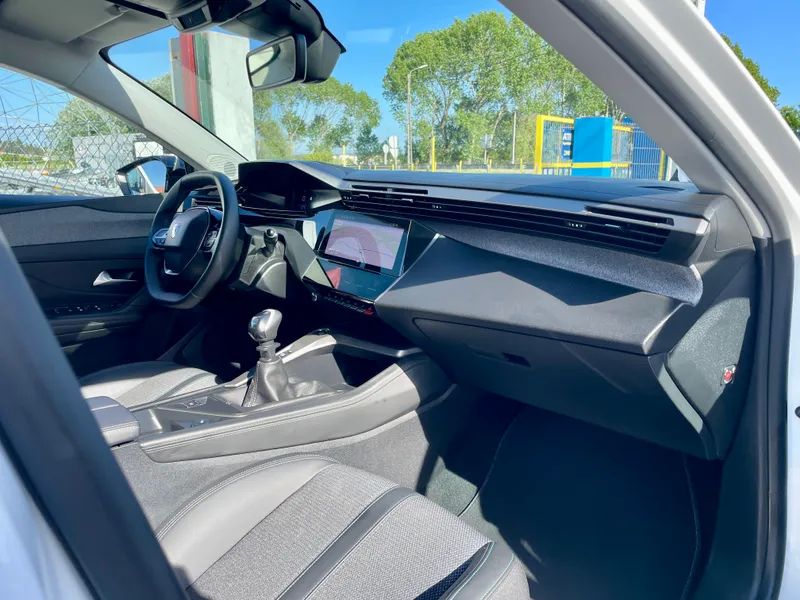 peugeot-308-sw-2023-gasolina-1199cc