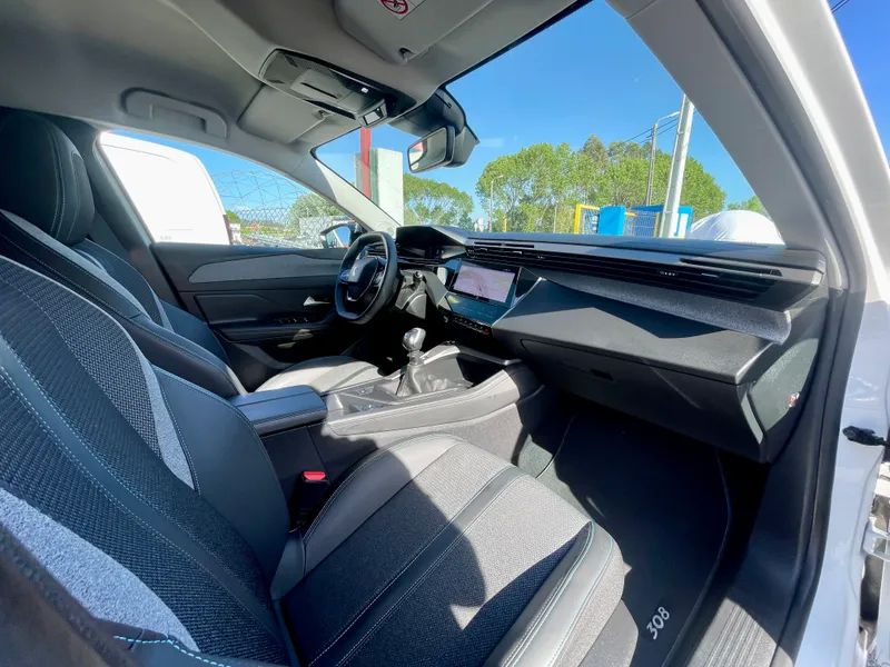 peugeot-308-sw-2023-gasolina-1199cc