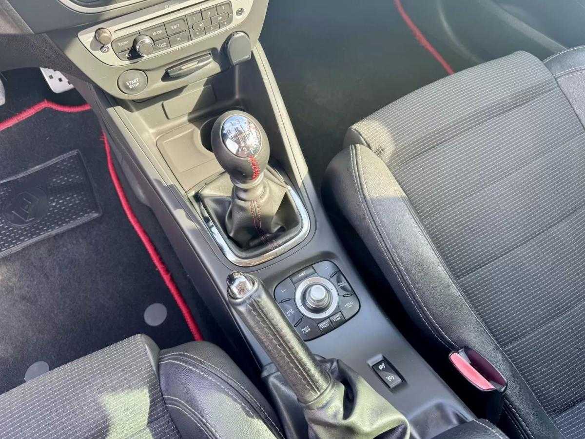 renault-megane-sport-tourer-2015-diesel-1461cc