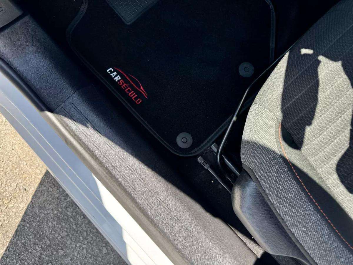 peugeot-208-2021-gasolina-1199cc