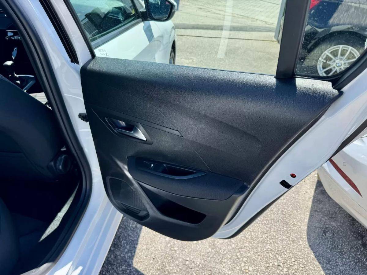 peugeot-208-2021-gasolina-1199cc