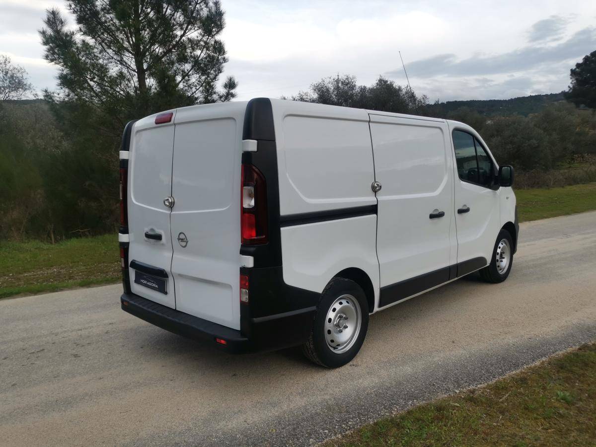 opel-vivaro-2016-diesel-1598cc