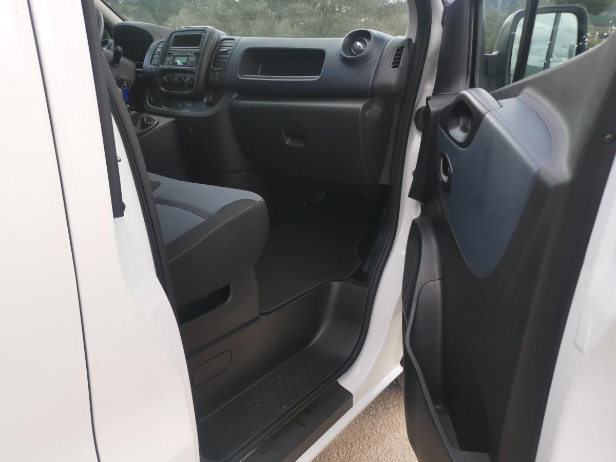 opel-vivaro-2016-diesel-1598cc
