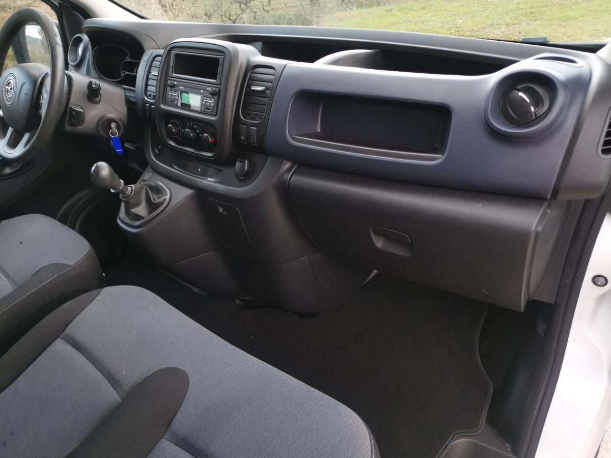 opel-vivaro-2016-diesel-1598cc