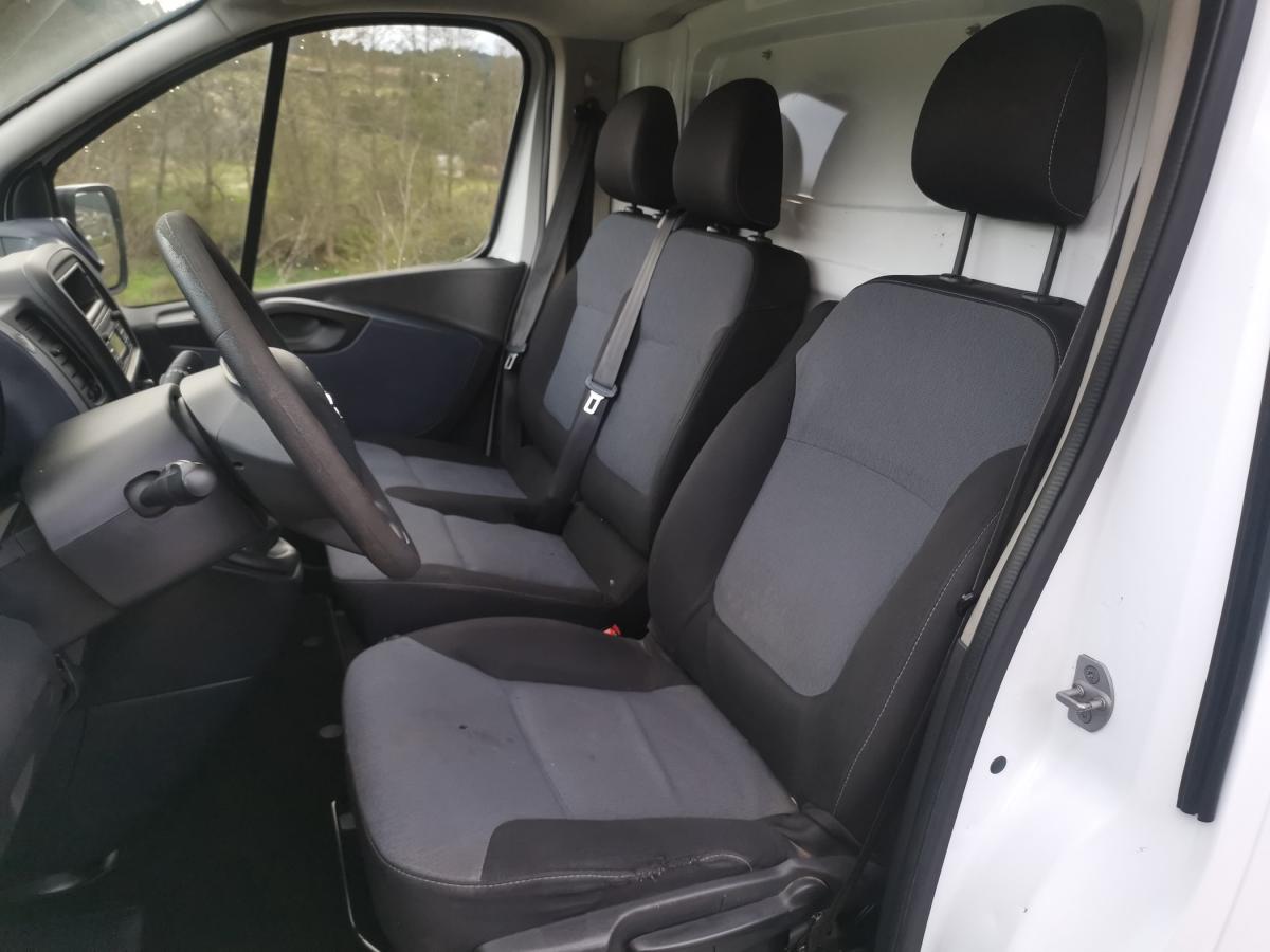 opel-vivaro-2016-diesel-1598cc
