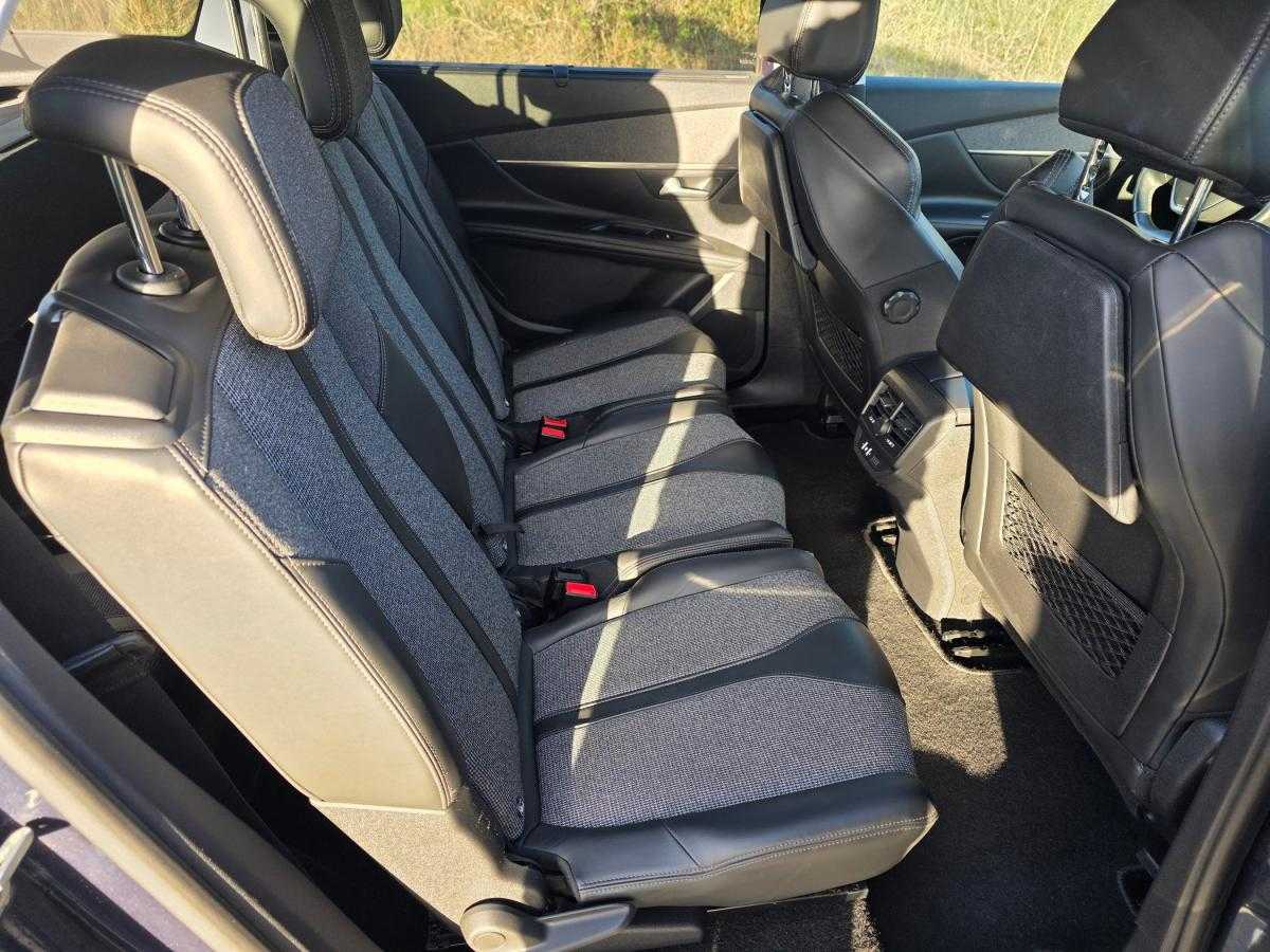 peugeot-5008-2018-diesel-1560cc