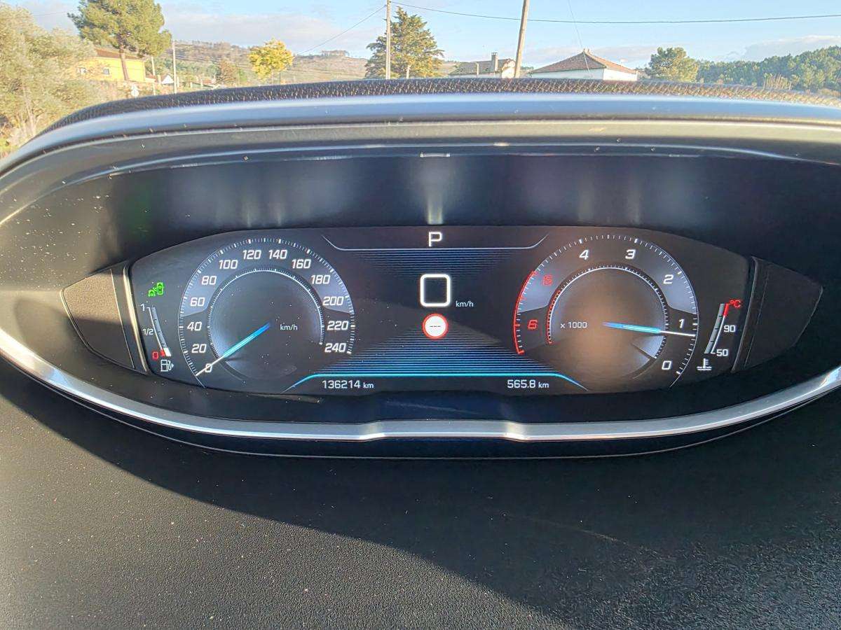 peugeot-5008-2018-diesel-1560cc