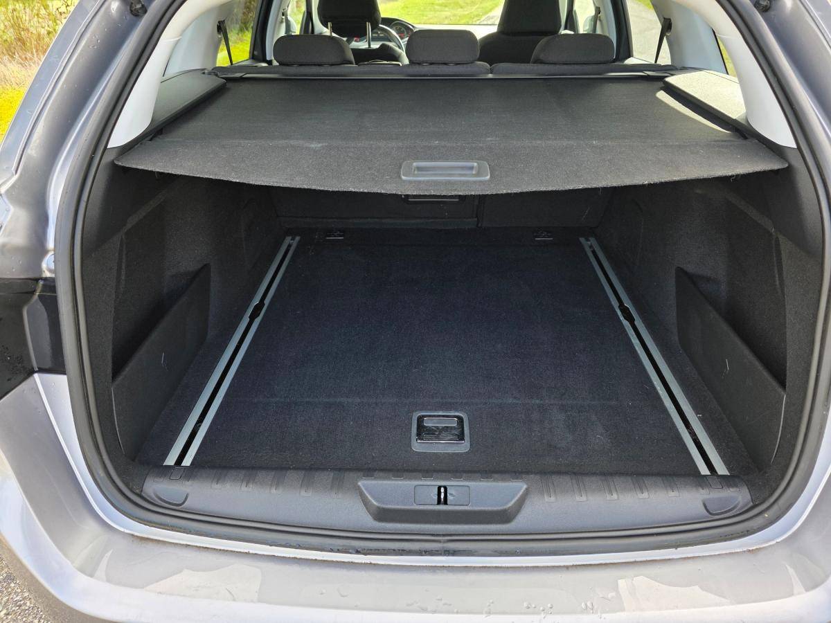 peugeot-308-sw-2017-diesel-1560cc