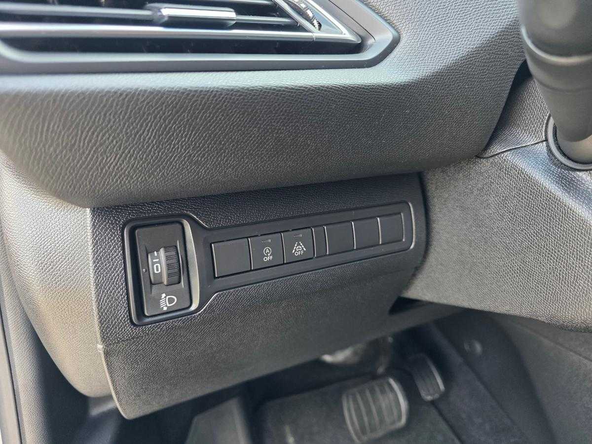 peugeot-308-sw-2017-diesel-1560cc