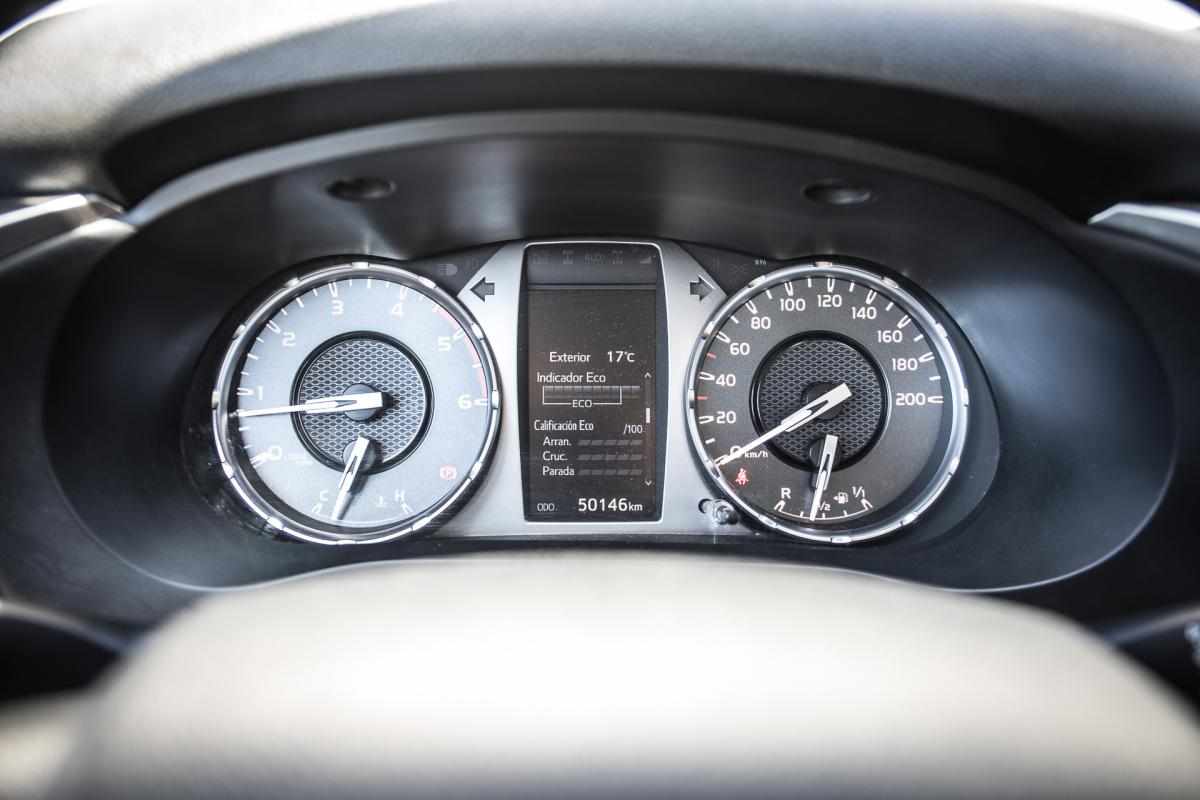 toyota-hilux-2-4-4wd-2022-diesel-2393cc