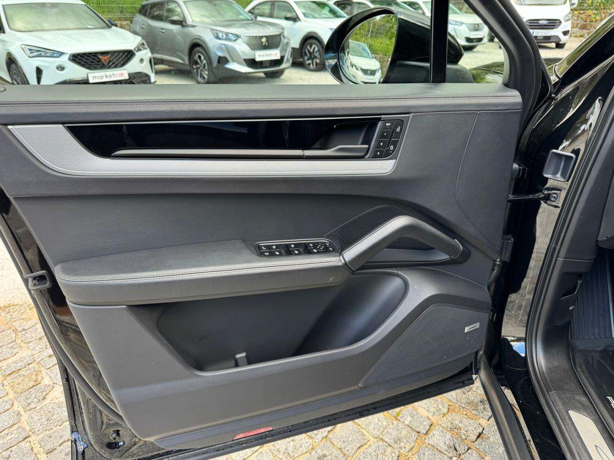 porsche-cayenne-2024-hibrido-a-gasolina-2995cc