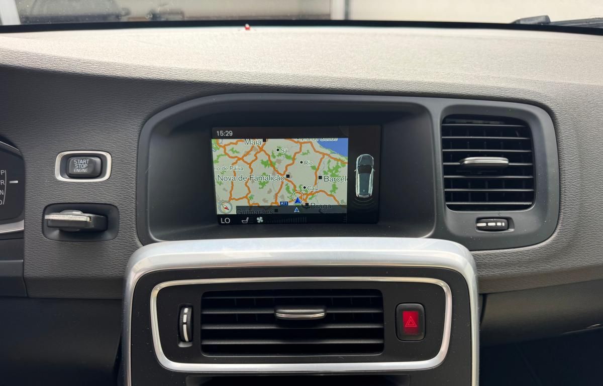 volvo-v60-2015-hibrido-a-diesel-2400cc