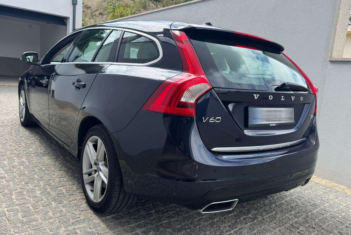 volvo-v60-2015-hibrido-a-diesel-2400cc