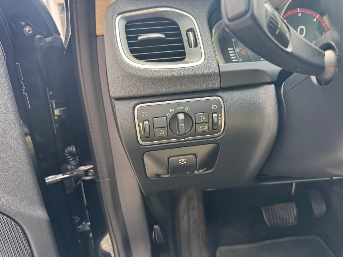 volvo-v60-2015-hibrido-a-diesel-2400cc