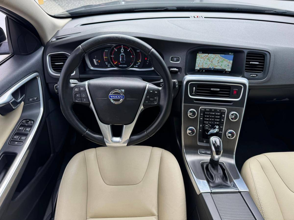 volvo-v60-2015-hibrido-a-diesel-2400cc