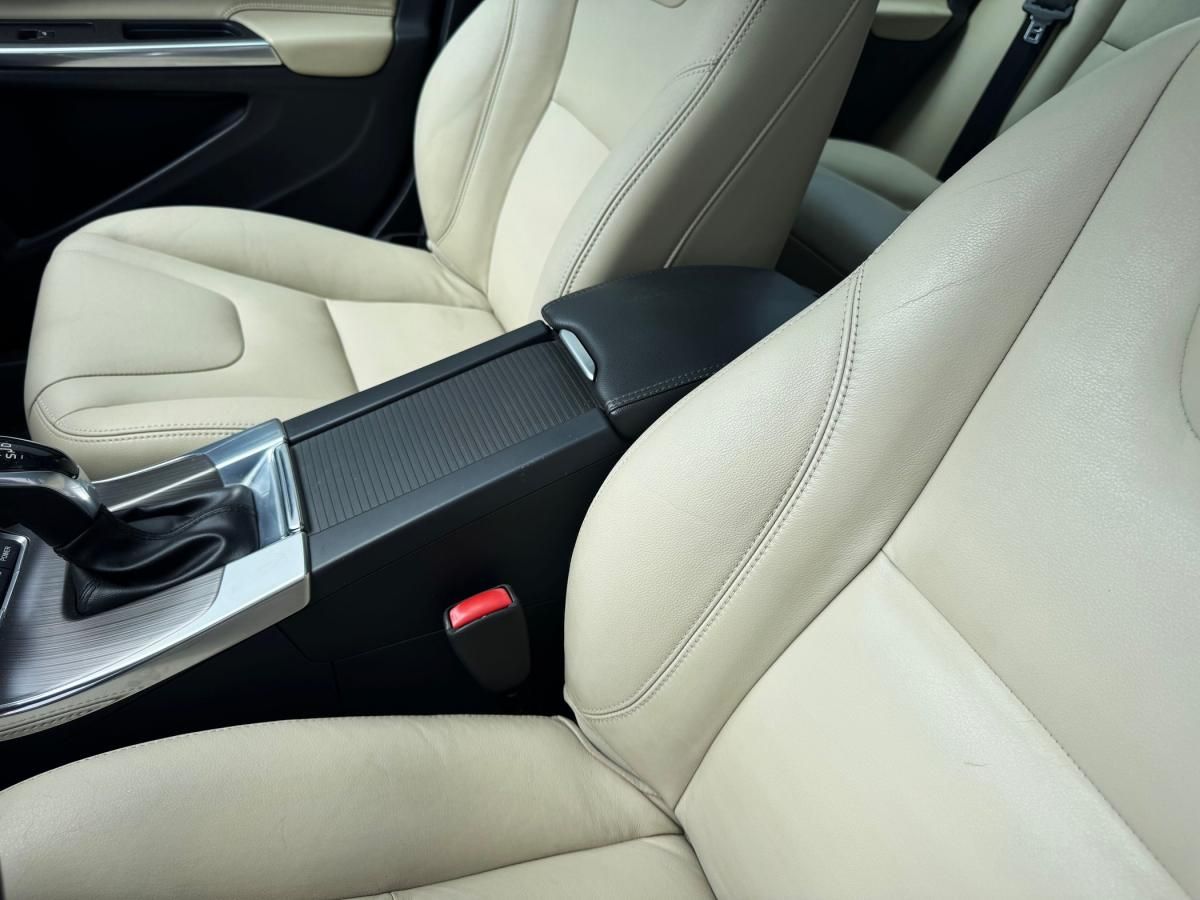 volvo-v60-2015-hibrido-a-diesel-2400cc
