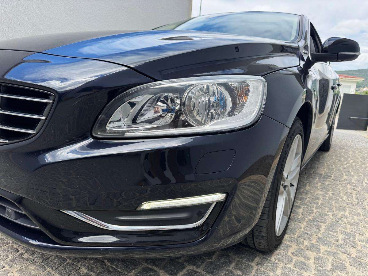 volvo-v60-2015-hibrido-a-diesel-2400cc