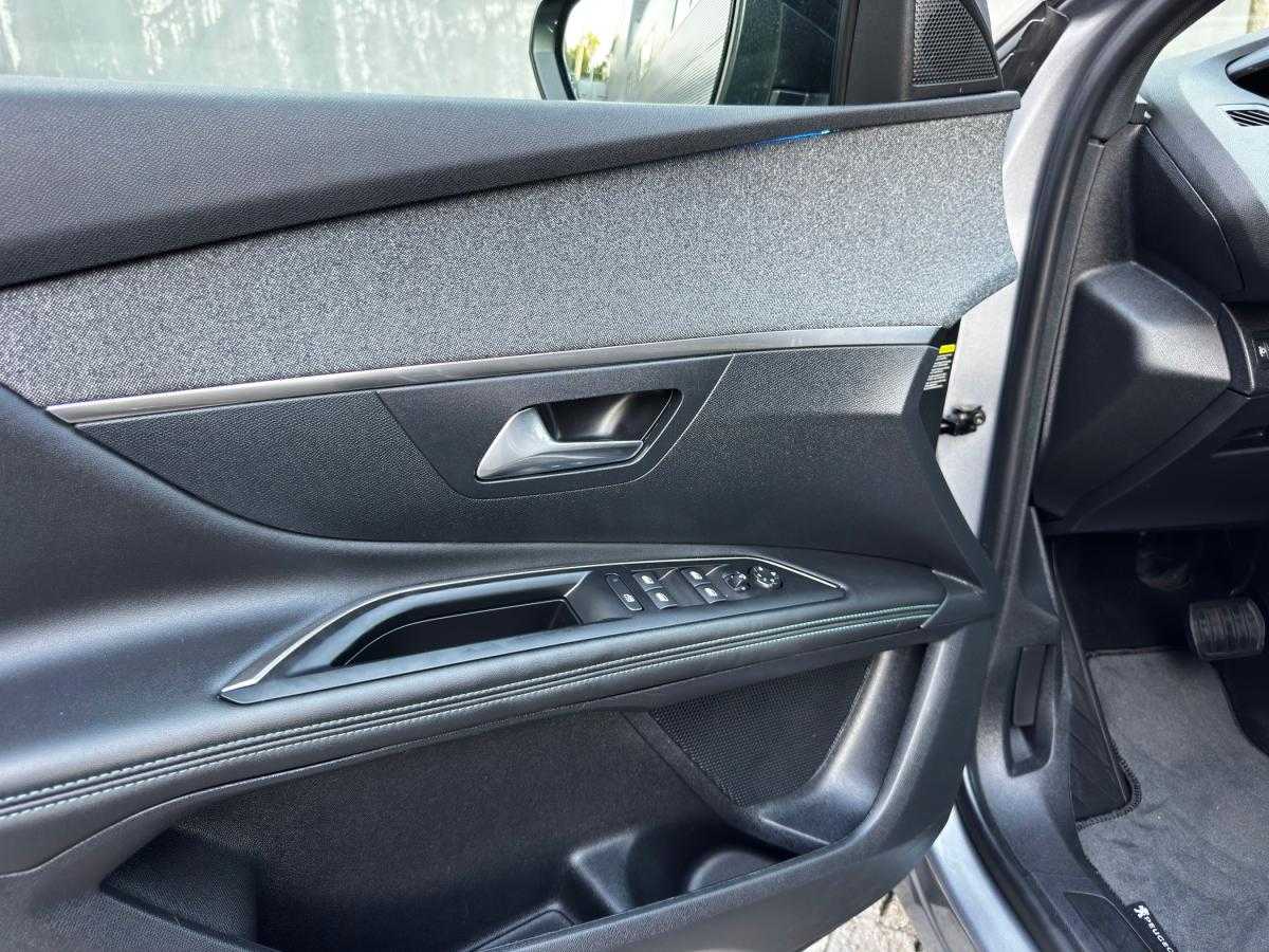 peugeot-3008-2023-hibrido-a-gasolina-1598cc