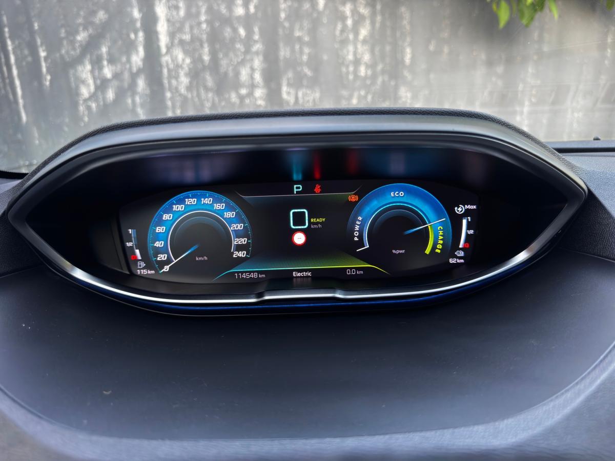 peugeot-3008-2023-hibrido-a-gasolina-1598cc