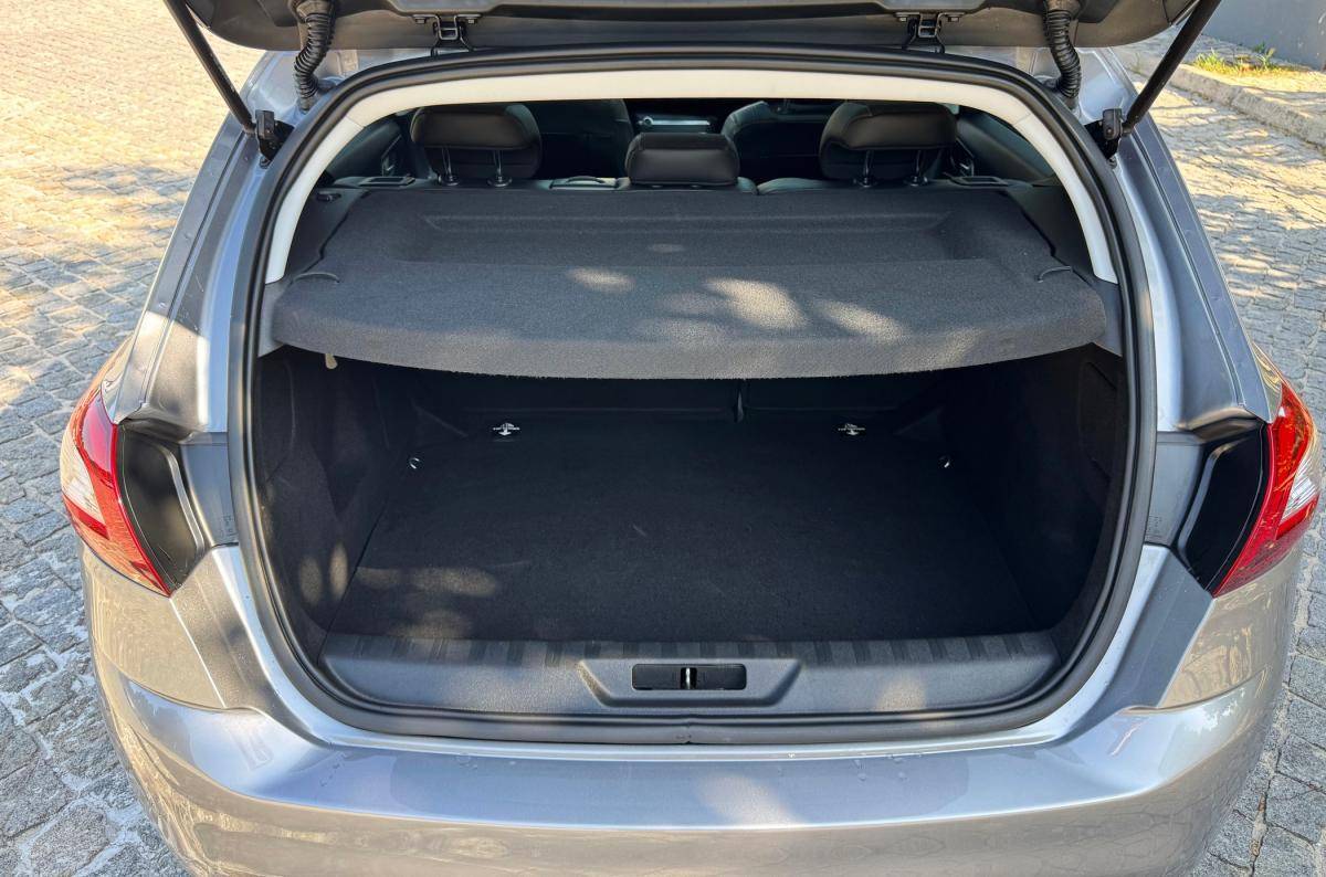 peugeot-308-2015-gasolina-1199cc