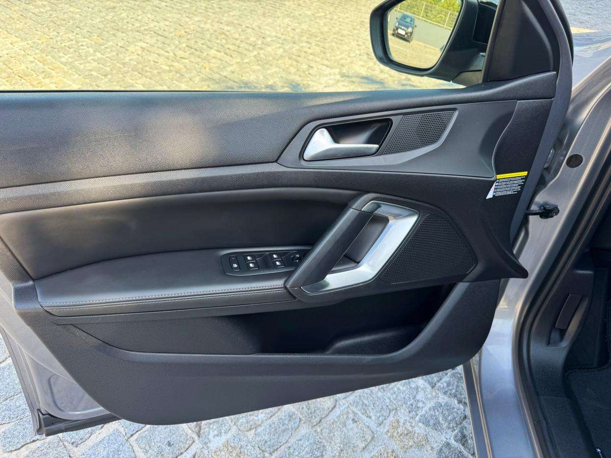 peugeot-308-2015-gasolina-1199cc