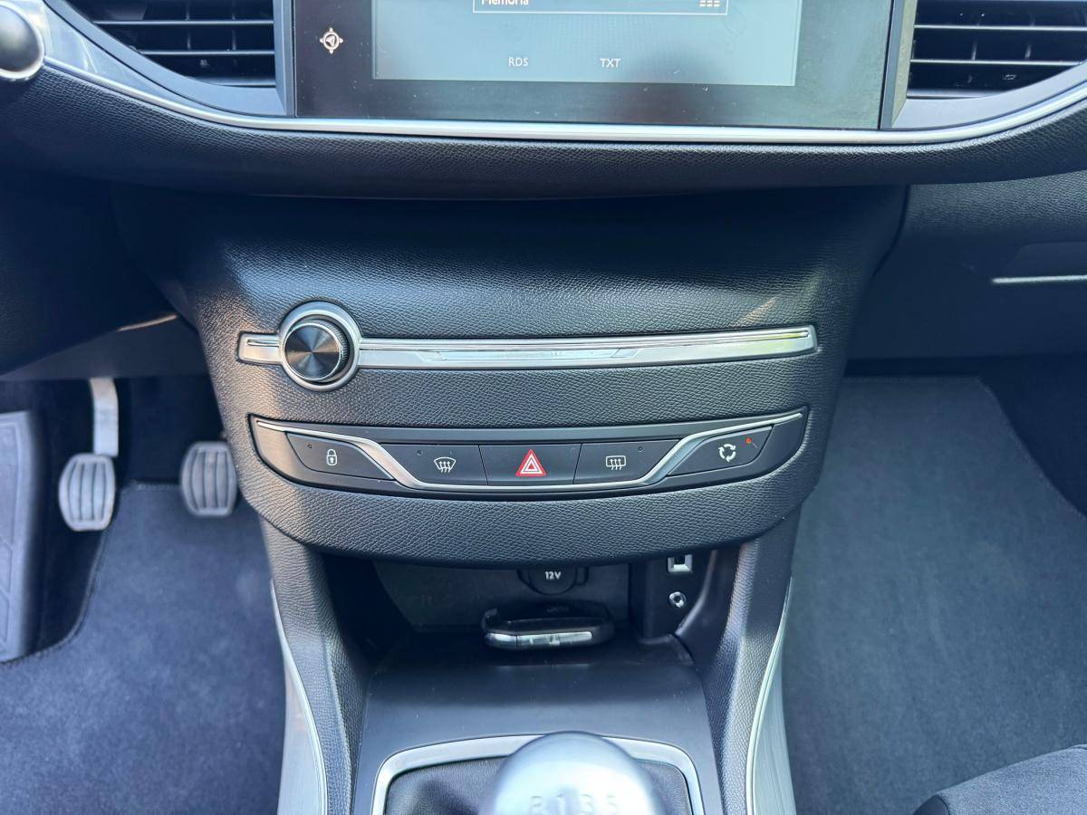 peugeot-308-2015-gasolina-1199cc