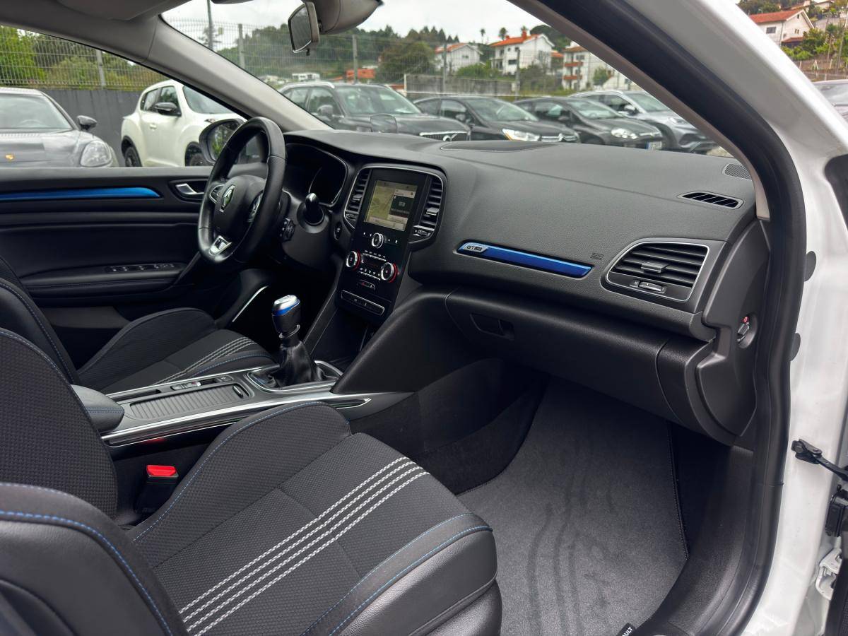 renault-megane-sport-tourer-2020-diesel-1461cc